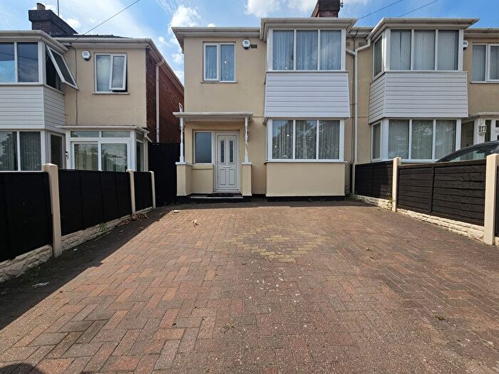 3 Bedroom Property To Rent In Kingstanding Road, Birmingham, B44