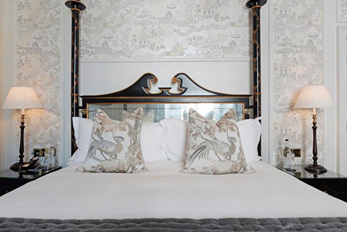 1 Bedroom Studio To Rent In Queen's Gate, London, SW7