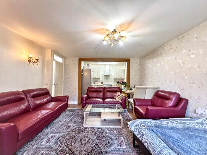 1 Bedroom Flat For Sale In Rookery Way, Geneva Court, NW9