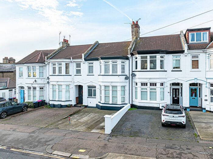 2 Bedroom Flat For Sale In Seaforth Road, Westcliff-On-Sea, SS0