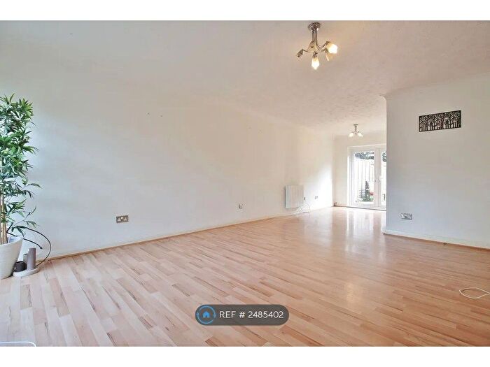 3 Bedroom Terraced House To Rent In Spencer Road, Isleworth, TW7