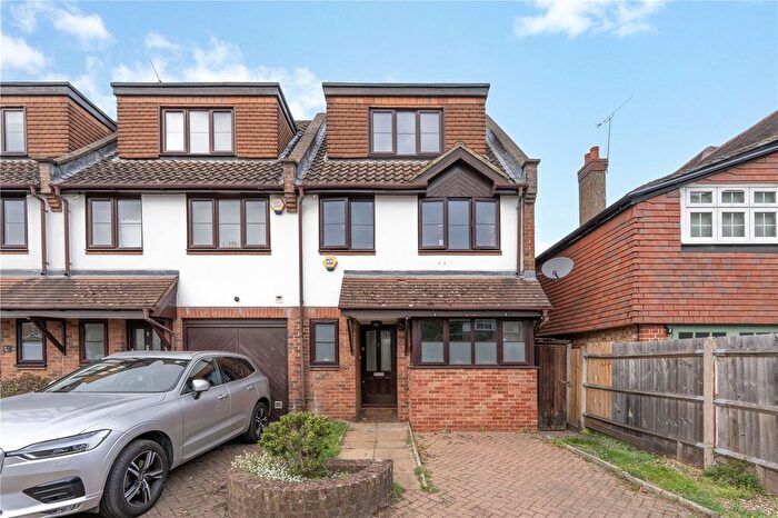 5 Bedroom End Terrace House For Sale In Wellington Road, Hampton, TW12