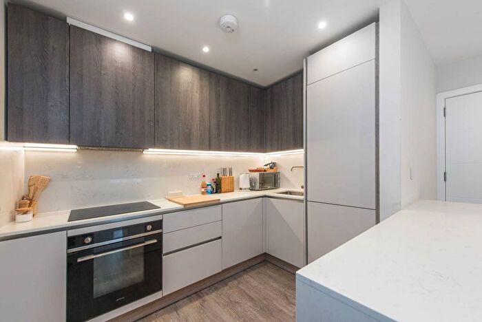 2 Bedroom Flat For Sale In High Street, High Barnet, Barnet, EN5