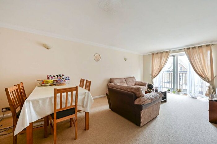 2 Bedroom Flat For Sale In The Broadway, Wimbledon, London, SW19