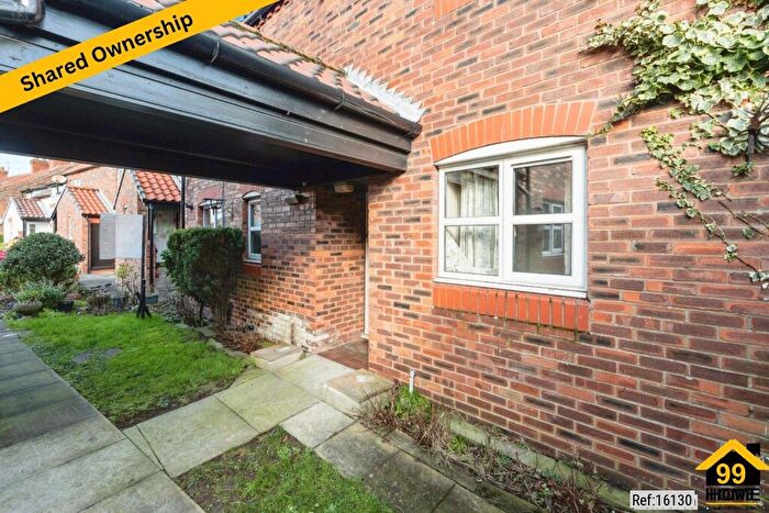 2 Bedroom Ground Maisonette For Sale In St Johns Court, East Yorkshire, DN14