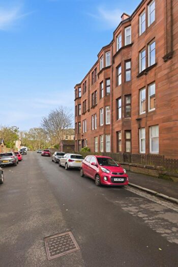 3 Bedroom Flat For Sale In / St. Monance Street, Glasgow, G21