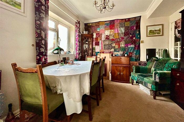 4 Bedroom Detached House For Sale In Coleford Bridge Road, Mytchett, Camberley, Surrey, GU16