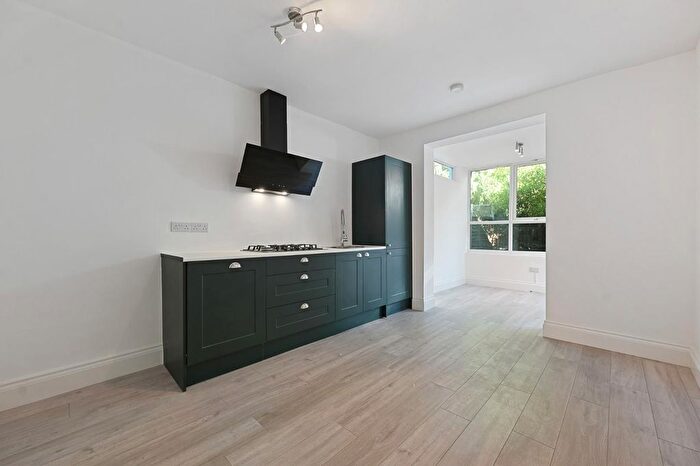 2 Bedroom Flat To Rent In Manor Road, London, W13