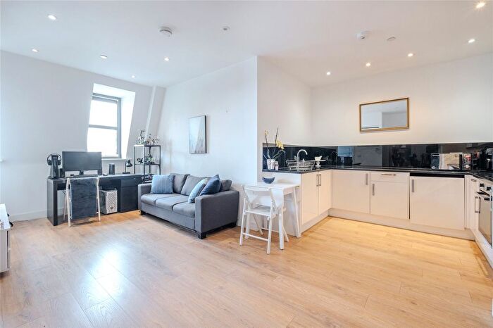 1 Bedroom Flat For Sale In Streatham High Road, London, SW16