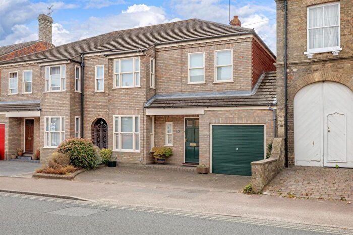 4 Bedroom Semi-Detached House For Sale In Station Road, Beccles, NR34