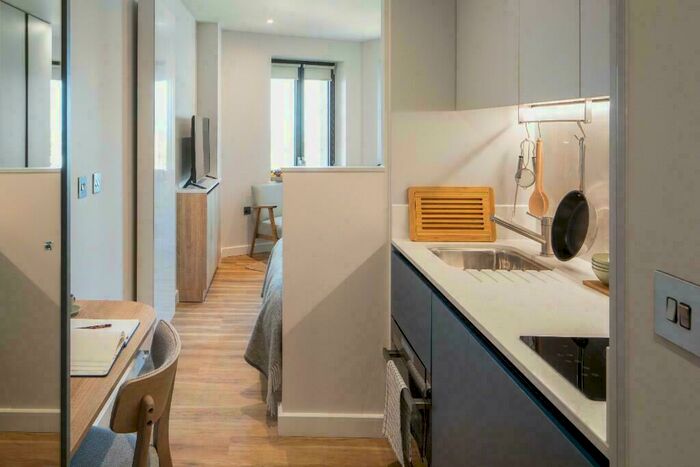 Studio To Rent In College Road, East Croydon, London, CR0