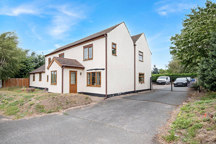 4 Bedroom Detached House For Sale In Dunham Road, Newton-on-trent, LN1