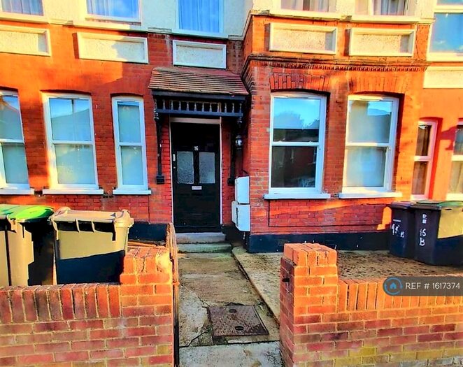 1 Bedroom Flat To Rent In Woodside Park, London, N22