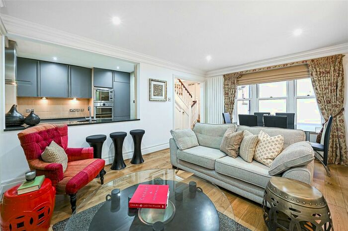 2 Bedroom Flat To Rent In Queen's Gate Gardens, London, SW7