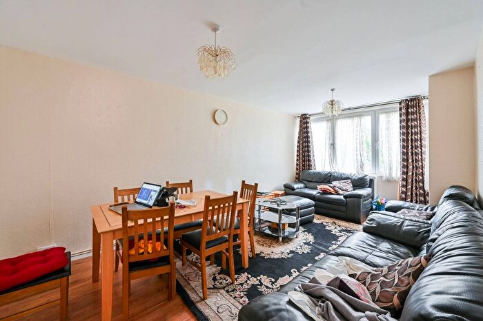 3 Bedroom Maisonette To Rent In Dunsterville Way, Borough, London, SE1