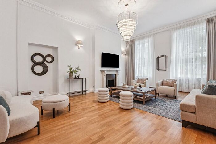2 Bedroom Flat To Rent In Gloucester Place, Marylebone, W1U