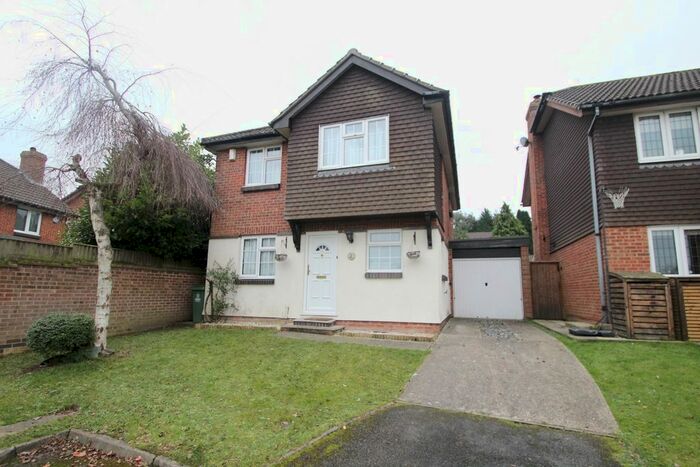 4 Bedroom Detached House To Rent In Amberley Close, Orpington BR6