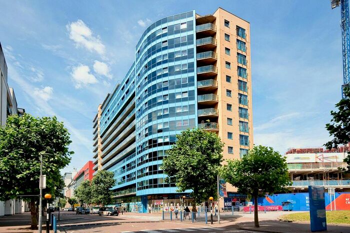 2 Bedroom Apartment To Rent In Western Gateway, E16