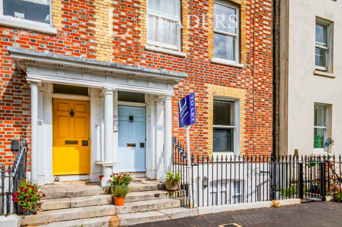 1 Bedroom Flat To Rent In South Terrace, Littlehampton, BN17