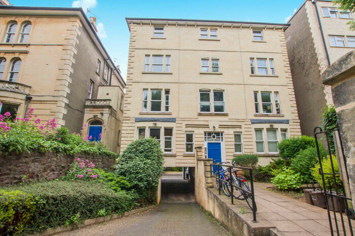 2 Bedroom Apartment To Rent In Ashgrove Road, Redland, BS6