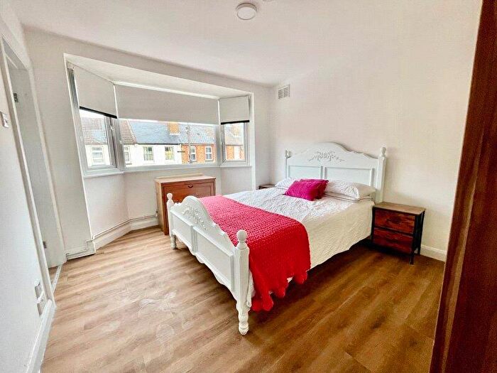 1 Bedroom Terraced House To Rent In Board School Road, Woking, Surrey, GU21