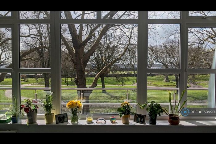 Studio To Rent In Seafarers Court, Southampton, SO14