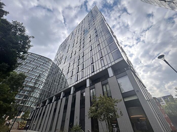 2 Bedroom Flat To Rent In Aspin Lane, Manchester, M4