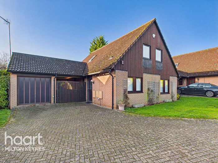 4 Bedroom Detached House For Sale In Symington Court, Shenley Lodge, MK5