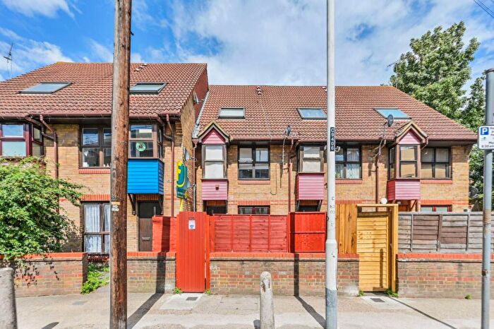 1 Bedroom Flat To Rent In Cleveland Way, , Tower Hamlets, London, E1