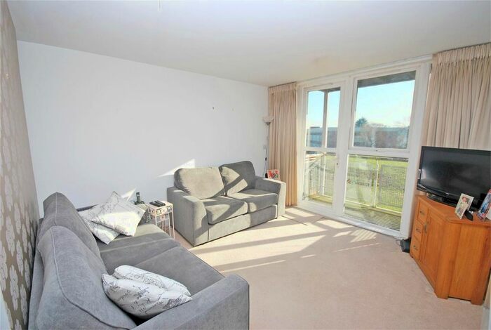 2 Bedroom Flat To Rent In Langhorn Drive, Twickenham, TW2