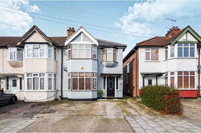 3 Bedroom Semi-Detached House To Rent In Gloucester Road, Romford, RM1