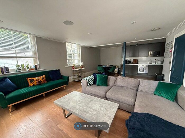 2 Bedroom Flat To Rent In Book House, London, SW18