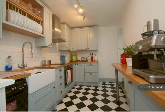 2 Bedroom Maisonette To Rent In Linden Street, Romford, RM7