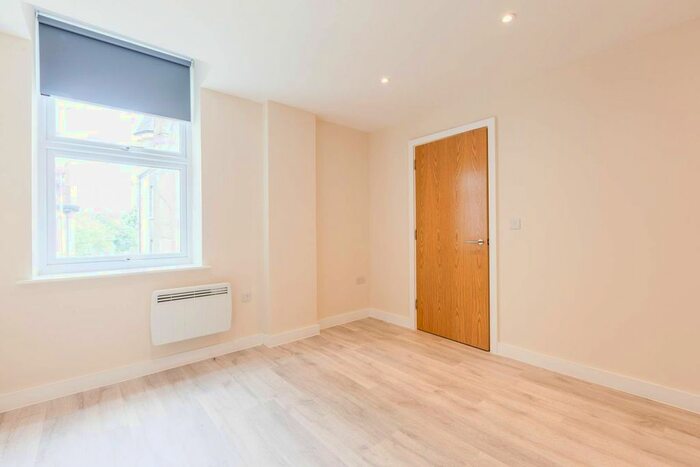 1 Bedroom Flat To Rent In Brixton Road, Brixton, London, SW9