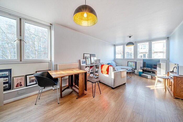4 Bedroom Flat For Sale In Thomas Baines Road, London, SW11