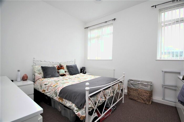 1 Bedroom Flat To Rent In South Street, Lancing, West Sussex, BN15