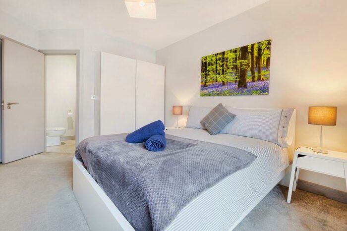 2 Bedroom Apartment To Rent In Narrow Quay, Bristol, BS1