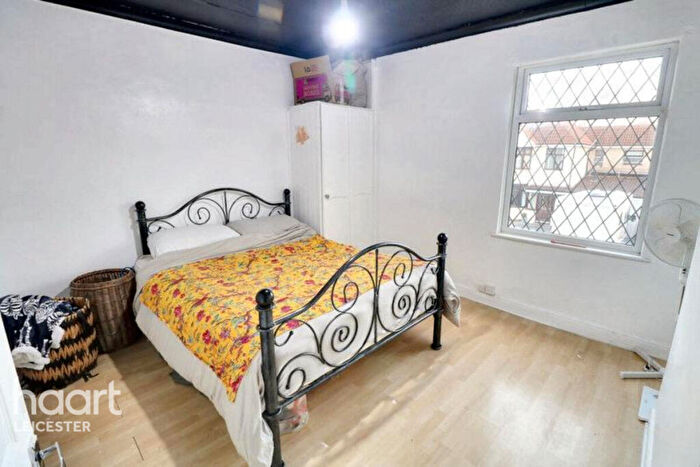 2 Bedroom Terraced House For Sale In Holywell Road, Leicester, LE2