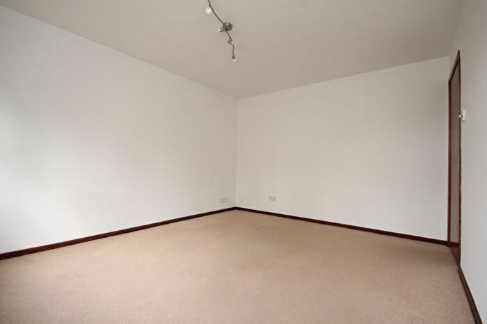 1 Bedroom Flat For Sale In Springwell Road, Tonbridge, TN9