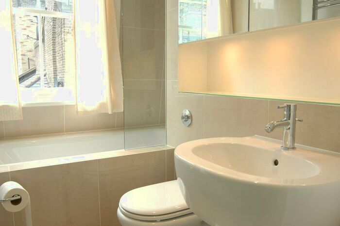 2 Bedroom Flat To Rent In Charlotte Place, Fitzrovia, London, W1T