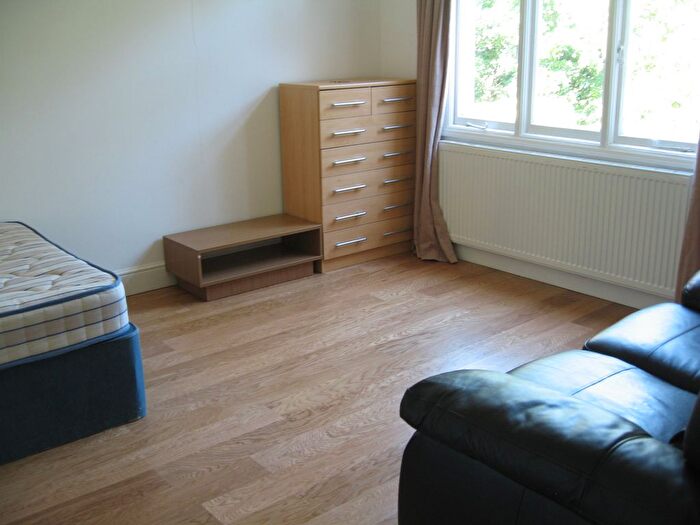 Studio To Rent In Very Near Ealing Broadway Central Area, Ealing Broadway Area, W5