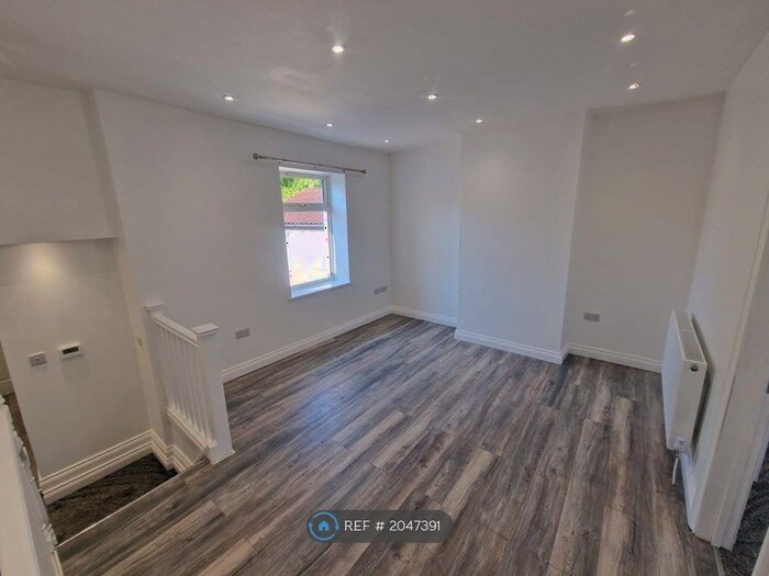 2 Bedroom Flat To Rent In Emerald Street, Cardiff, CF24
