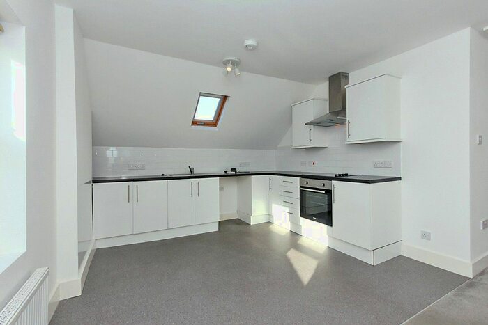 2 Bedroom Flat To Rent In New Road, Ditton, Aylesford ME20