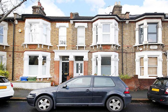 2 Bedroom Flat To Rent In Dayton Grove, London, SE15