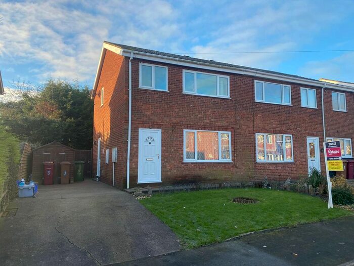 3 Bedroom Semi-Detached House To Rent In Briar Close, South Killingholme DN40