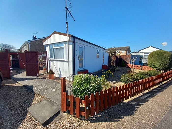 1 Bedroom Park Home For Sale In Werrington Grove, Peterborough, PE4