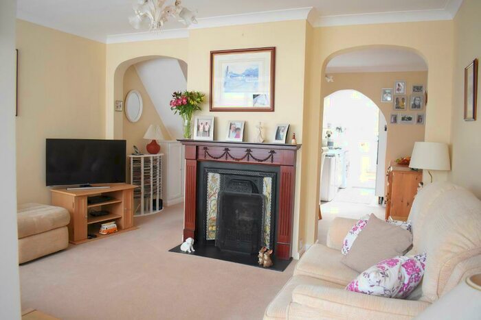 3 Bedroom Terraced House For Sale In Elm Park Avenue, Elm Park, Essex, RM12