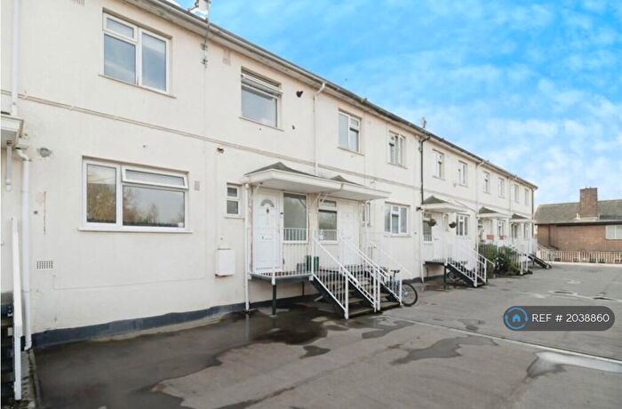 3 Bedroom Maisonette To Rent In Whitmore Way, Basildon, SS14