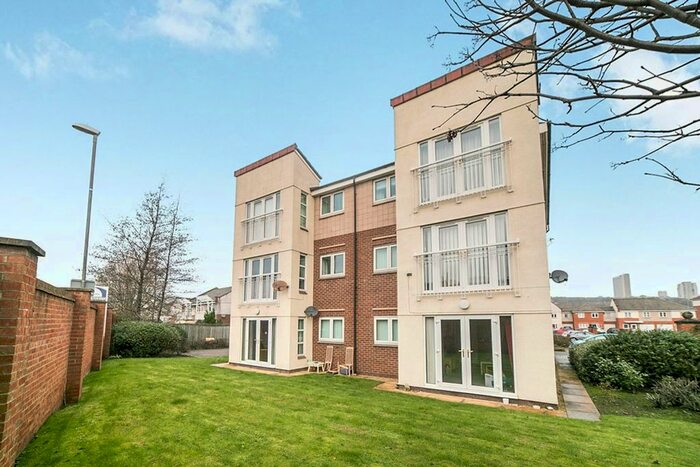 2 Bedroom Flat To Rent In Cormorant Drive, Gateshead, Tyne And Wear NE11