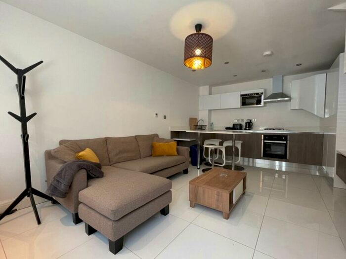 1 Bedroom Flat To Rent In Accommodation Road, Golders Green, NW11